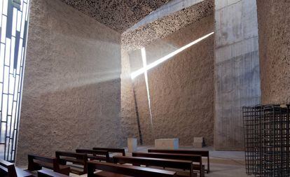 Interior de la iglesia del Santísimo Redentor, de Fernando Menis, en La Laguna.