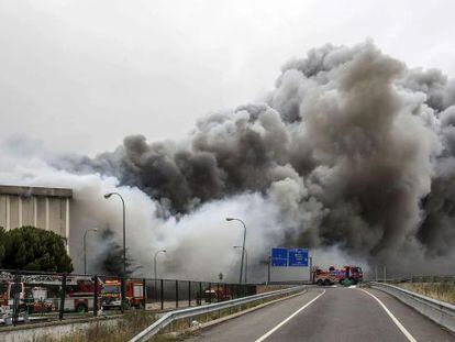 Vista del incendio en la planta de Campofr&iacute;o en Burgos, en noviembre de 2014.