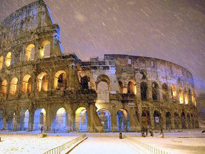 El Coliseo de Roma, durante una nevada caída en diciembre de 2019.