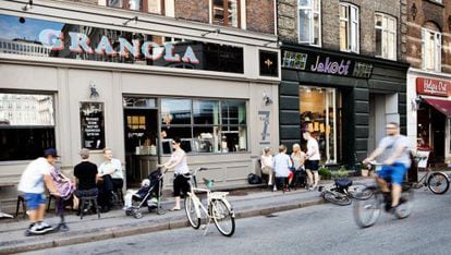 Ciclistas en una calle de Copenhague.
