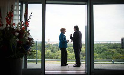 Merkel y Barroso, en uno de las terrazas de la cancillería en Berlín.