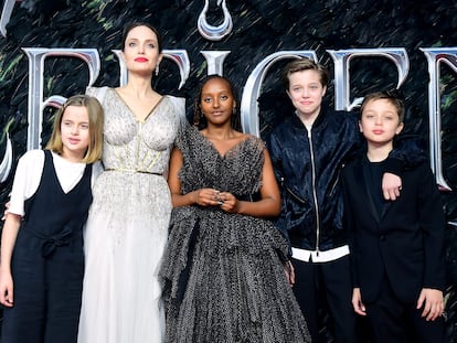 Angelina Jolie con cuatro de sus seis hijos, Vivienne, Zahara, John y Knox, en el estreno de 'Maléfica II' en Londres en octubre de 2019.