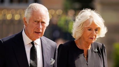 Carlos III y la reina consorte, Camila, llegaban el martes al castillo de Hillsborough, en Belfast.