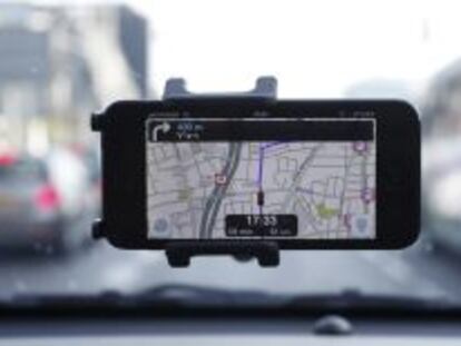 El sistema de geolocación de Waze, empresa israelí, se apoya en la información compartida por los usuarios.