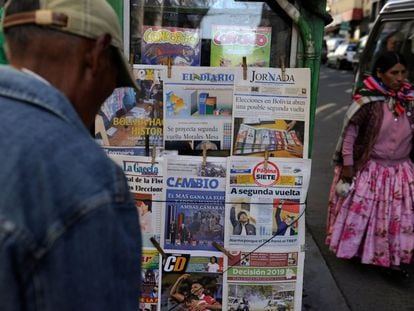 Una edición de ‘Página Siete’ en un puesto de periódicos de La Paz, Bolivia, durante las elecciones de octubre de 2019.