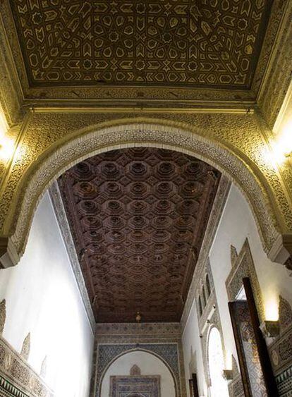 El recién restaurado artesonado del salón de Carlos V del Real Alcázar de Sevilla.