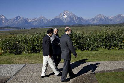 Los banqueros centrales de Japón,la Eurozona y EE UU pasean por Jackson Hole (Wyoming) en febrero de 2009.