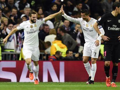 Nacho celebra su gol al PSG junto a Cristiano Ronaldo.