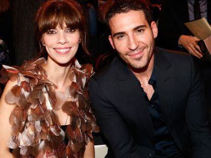 Miguel &Aacute;ngel Silvestre y Maribel Verd&uacute;, en la fiesta de Armani en Par&iacute;s.