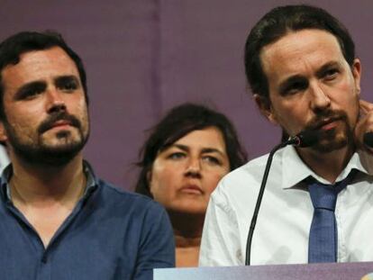 Los l&iacute;derse de IU, Alberto Garz&oacute;n, y Podemos, Pablo Iglesias, este domingo. REUTERS/Andrea Comas