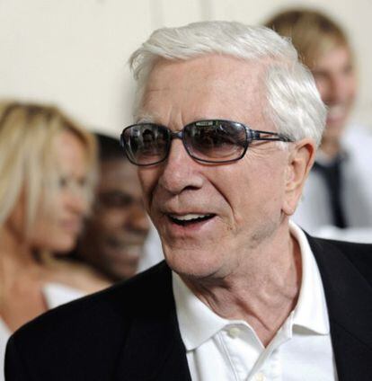 Leslie Nielsen, en el estreno de la película 'Superhero movie', en 2008