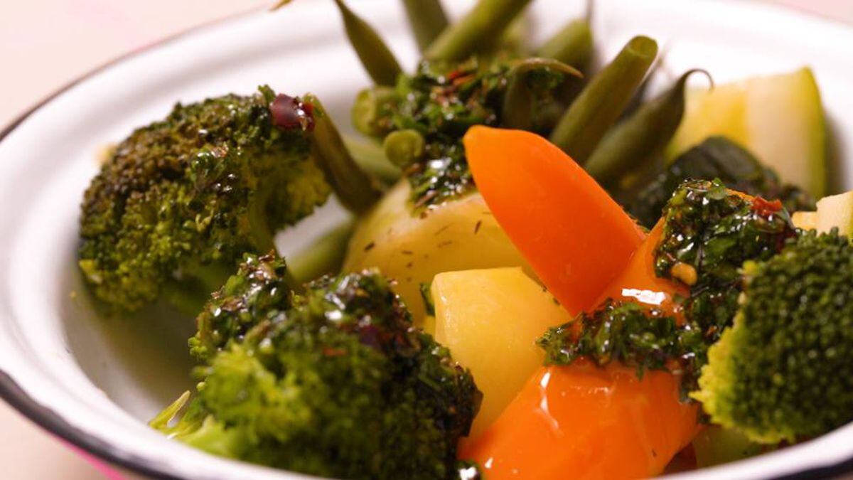 Verduras al vapor perfectas y tres aliños | Recetas | Gastronomía | EL PAÍS