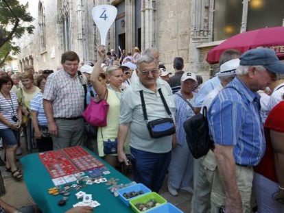 Un grupo de cruceristas pasea por el centro de Valencia.