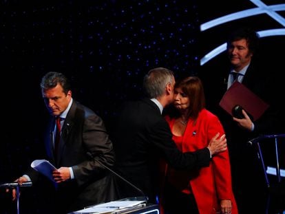 Desde la izquierda, los candidatos Sergio Massa, Juan Schiaretti, Patricia Bullrich y Javier Milei, en el debate del pasado 8 de octubre.