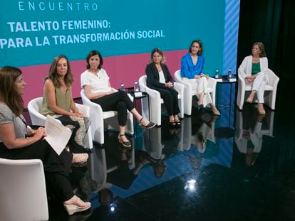 De izquierda a derecha, Marta González Novo, Mercedes Coghen, Paloma Domingo, Fina Llados, Rafif Srour y Pilar Toboso,