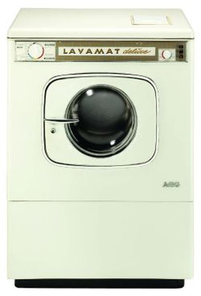 AEG patentó la primera lavadora automática, la Lavamat, en 1958. A diferencia de las anteriores, escurría la ropa, además de lavarla.