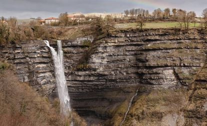 Las épocas de lluvia o deshielo son las más recomendadas para visitar la Cascada de Gujuli.