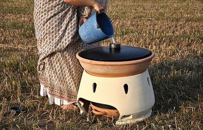 El italiano Gabriele Diamanti ha desarrollado un invento que logra convertir cinco litros de agua salada en potable al d&iacute;a utilizando el calor del sol.
