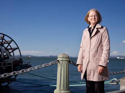 Alison Weir, activista y periodista estadounidense, fotografiada en la bahía de San Francisco (California) el pasado 9 de junio.