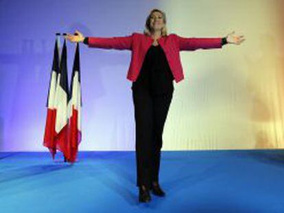 Marine Le Pen saluda a sus simpatizantes el 20 de mayo.