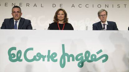 La presidenta de El Corte Inglés, Marta Álvarez, junto al Consejero Delegado de retail de la empresa, Víctor del Pozo, y el secretario del Consejo de Administración, Antonio Hernández-Gil.