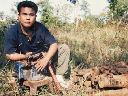 Aki Ra ha dedicado su vida a eliminar las minas que le obligaron a plantar como niño soldado en Camboya.