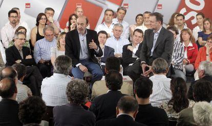 El candidato del PSOE a la Presidencia del Gobierno, Alfredo Pérez Rubalcaba, durante su intervención hoy en Madrid.