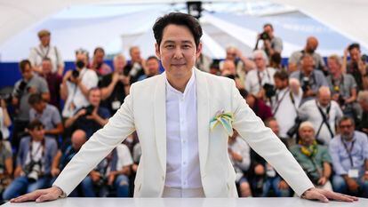 Lee Jung-Jae posa ante los periodistas el jueves por la tarde en Cannes.