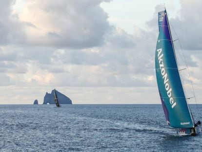 El barco holand&eacute;s AkzoNobel en su aproximaci&oacute;n a Auckland.