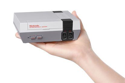 Así luce la nueva reedición mini de la consola clásica de Nintendo.