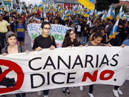 Protesta en Las Palmas de Gran Canaria el 24 de marzo contra los permisos de Repsol.