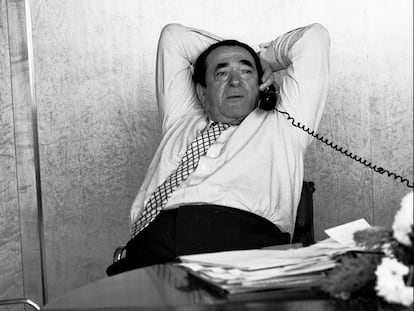 Robert Maxwell en su despacho en una imagen tomada en 1987.