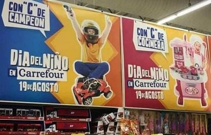 Cartel de la polémica campaña por el 'Día del Niño' en Carrefour en Argentina