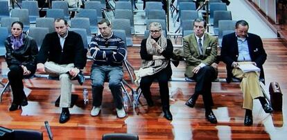 Juicio en Málaga del exalcalde de Marbella, Julián Muñoz (derecha), su exmujer, Maite Zaldívar (centro), e Isabel Pantoja (izquierda), en 2013.