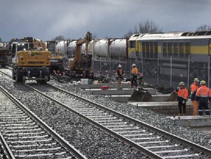 Obras de rehabilitación de la línea ferroviaria Gippsland, en el Estado australiano de Victoria.