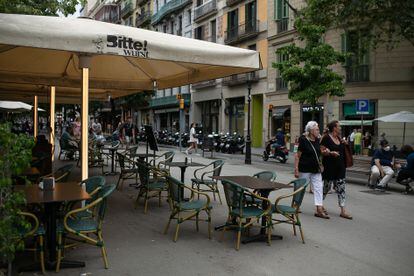 Una terraza vacía este martes en la Rambla Catalunya de Barcelona.
