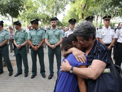 Familiares de los asesinados en Hipercor, durante los actos de homenaje a los 25 años del atentado de ETA