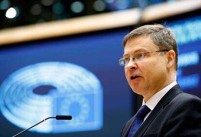 Valdis Dombrovskis, vicepresidente de la Comisión Europea y responsable del área de comercio, ante el Parlamento Europeo, este miércoles.