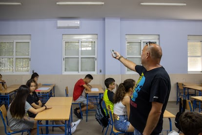 Juan Carlos López, director of the Juan Sebastián Elcano institute in Sanlúcar de Barrameda (Cádiz), in a classroom before the end of the school year, at the end of June 2023.