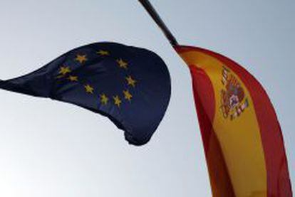 Banderas de la Uni&oacute;n Europea y de Espa&ntilde;a