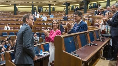 Núñez Feijóo, aplaudido por los diputados del PP el miércoles en la segunda jornada de su debate de investidura.