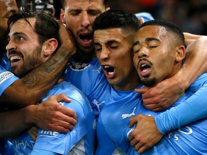 Mahrez, Silva, Dias, Cancelo y Jesús celebran el 2-1 definitivo.