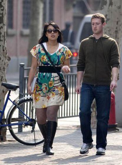 Priscilla Chan y Mark Zuckerberg, en un viaje a Shangái el pasado marzo, dos meses antes de su boda.