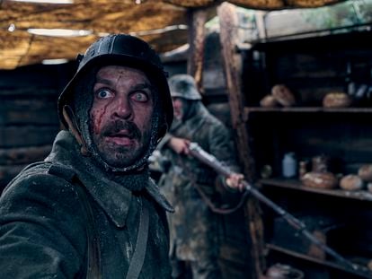 Edin Hasanović, en una escena de la película 'Sin novedad en el frente', de Netflix.