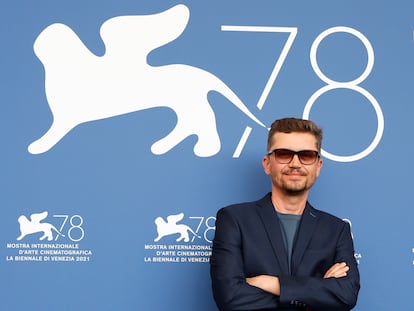 Valentyn Vasyanovych, presentando 'Reflection', en Venecia.