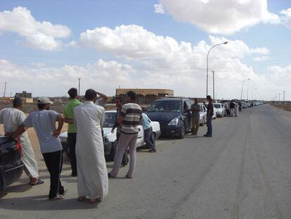 Pobladores de Sirte huyen de la ciudad ante el asalto general de las fuerzas rebeldes