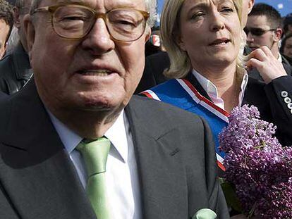 Jean-Marie Le Pen y su hija Marine, en mayo en París.