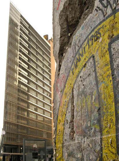 La plaza de Potsdamer conserva alguno de los pedazos del muro de Berlín aún en pie