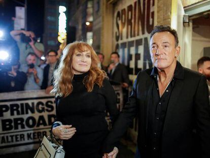 Bruce Springsteen y su esposa, Patti Scialfa, en 2017 en Broadway (Nueva York).