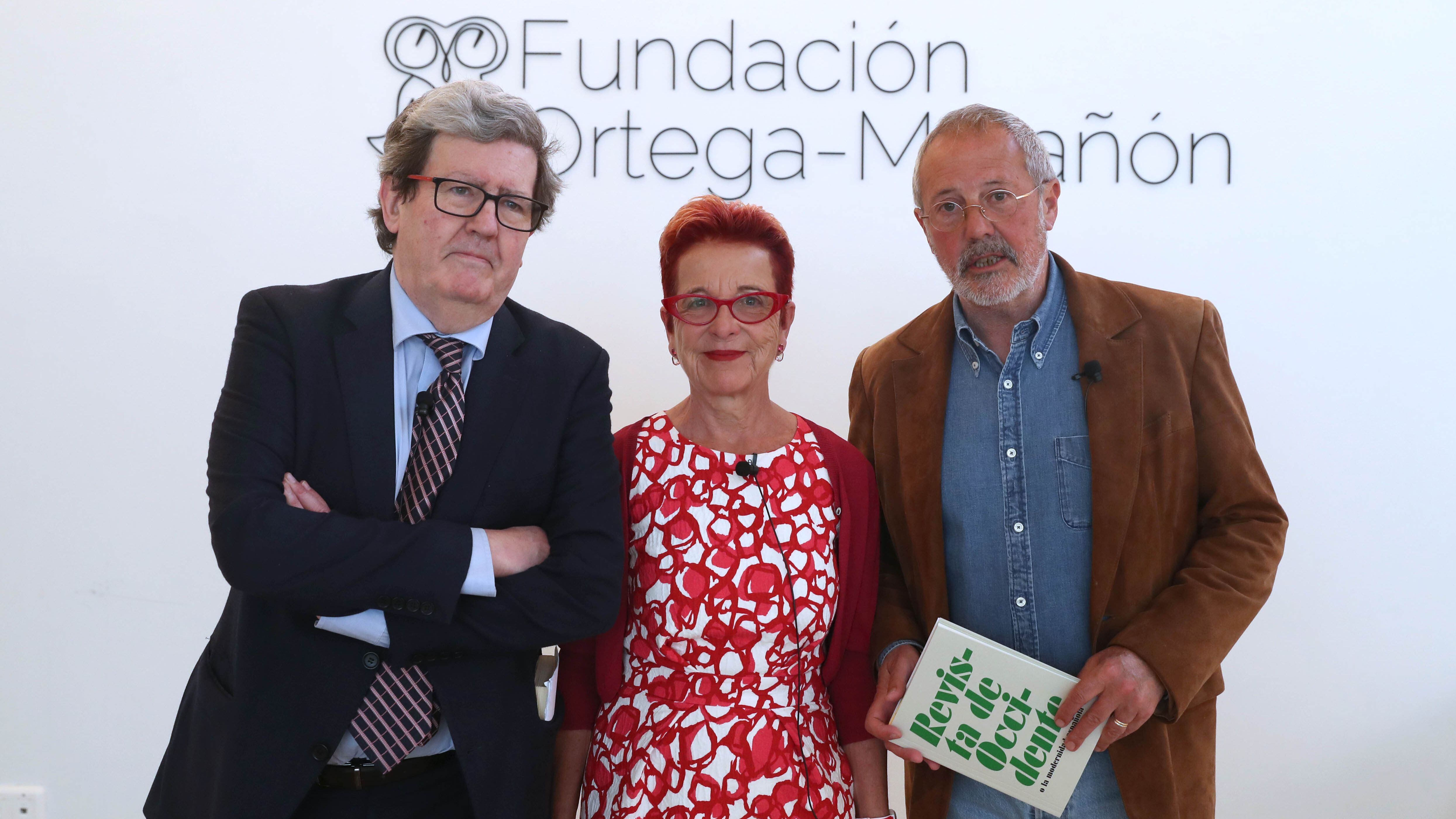 Juan Manuel Bonet, María Luisa Maillard y Fernando Rodríguez Lafuente, en la Fundación Ortega-Marañón, en Madrid.